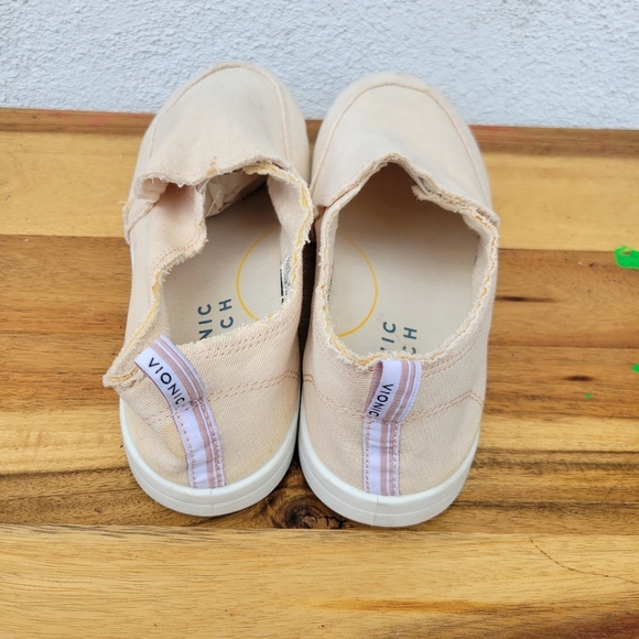 Vionic Beach Slip On Sneaker Canvas Shoes Women's Size 9.5 - Picture 14 of 16